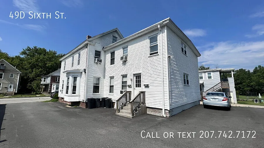 2 Bedroom 1 full bath 2nd floor Apartment at 49D Sixth St. in Dover — Photo 1