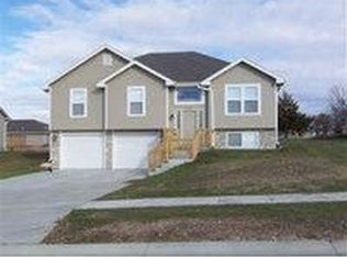 2706 Oakwood Dr, Junction City, KS 66441