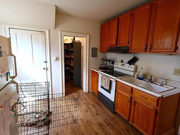 5th image of 321 East Cherry Street