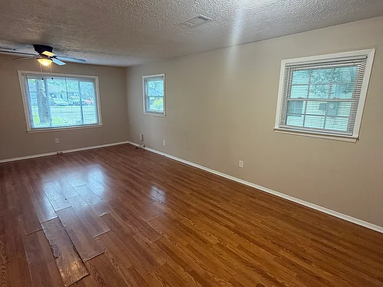 814 Crestwood Ter — Photo 7