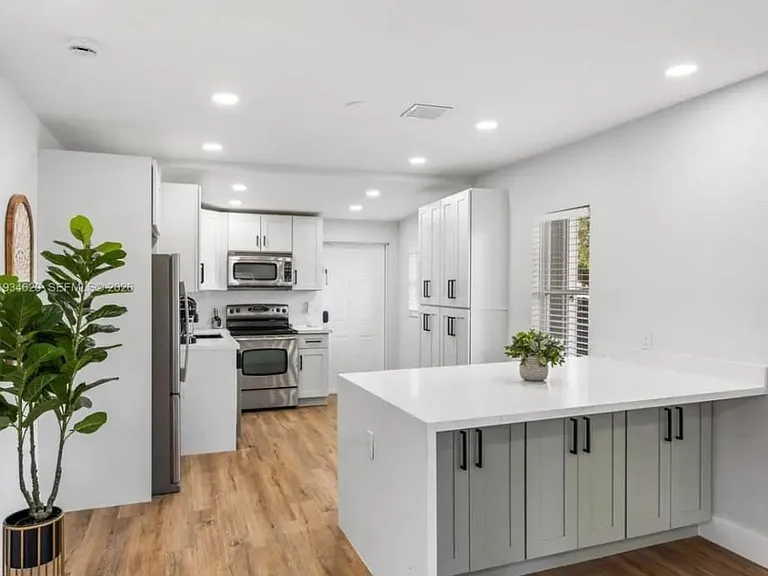 1048 NW 33rd Ave #3 — Photo 8