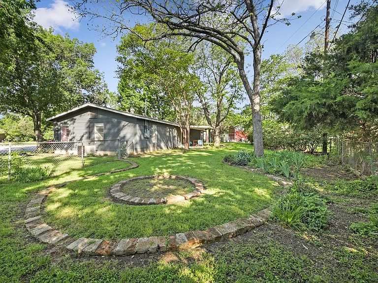 2202 Towbridge Cir — Photo 20