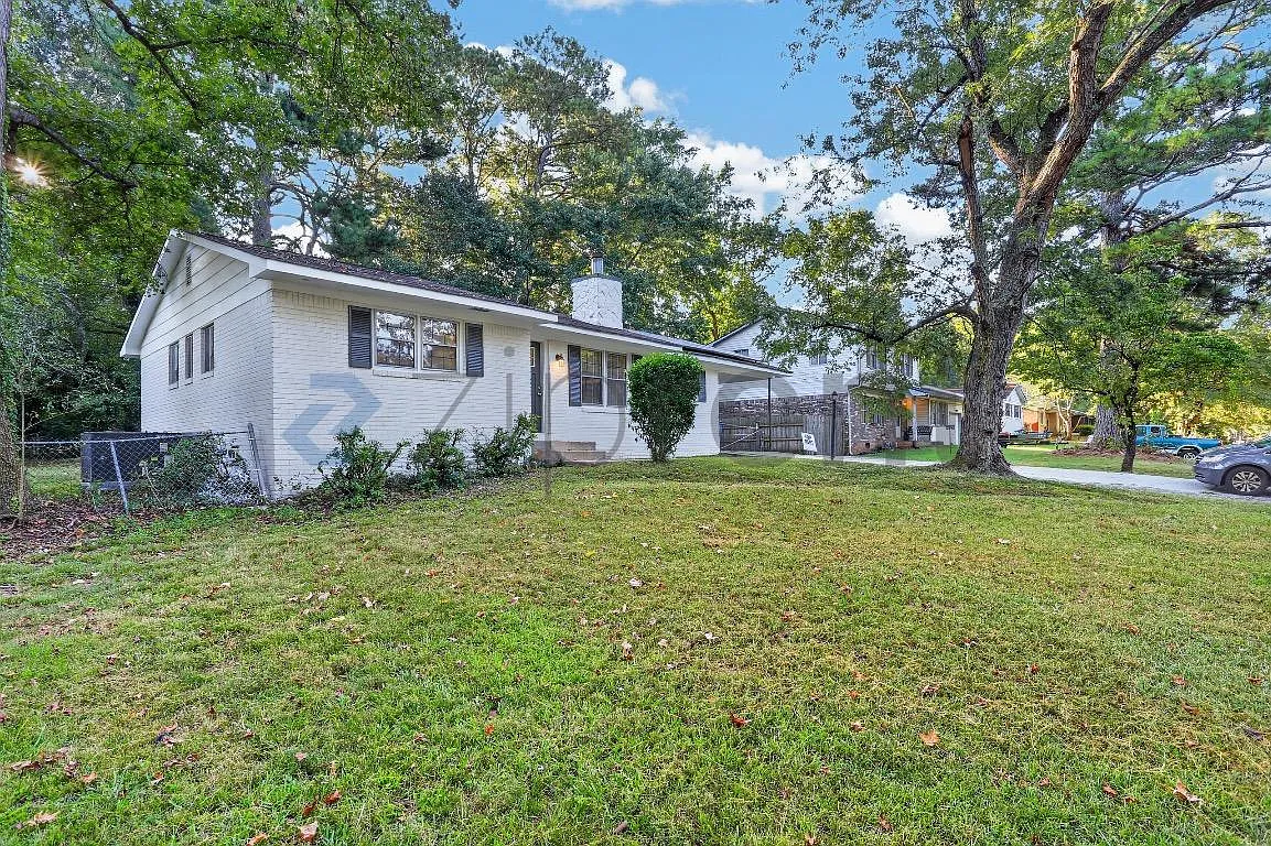 Clayton Highlands — Photo 2
