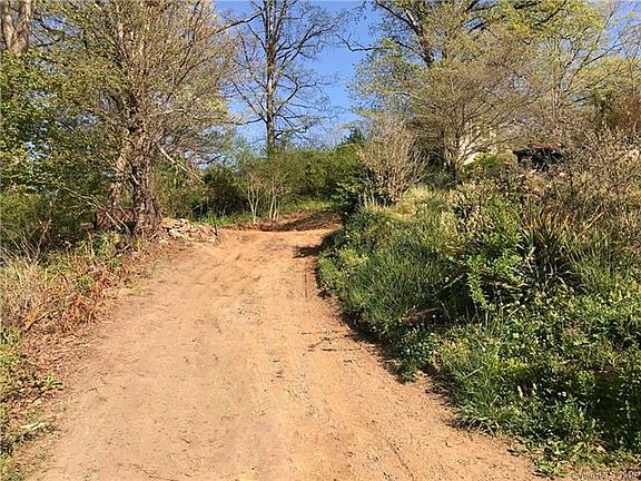5th image of 236 Chestnut Park Dr