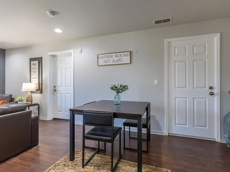 The Landings at Chandler Crossing - Student Living Priced per Bed — Photo 7