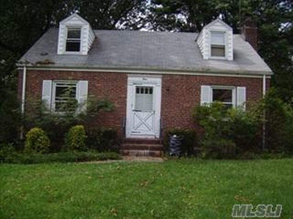 2nd image of 4 Old Tree Ln