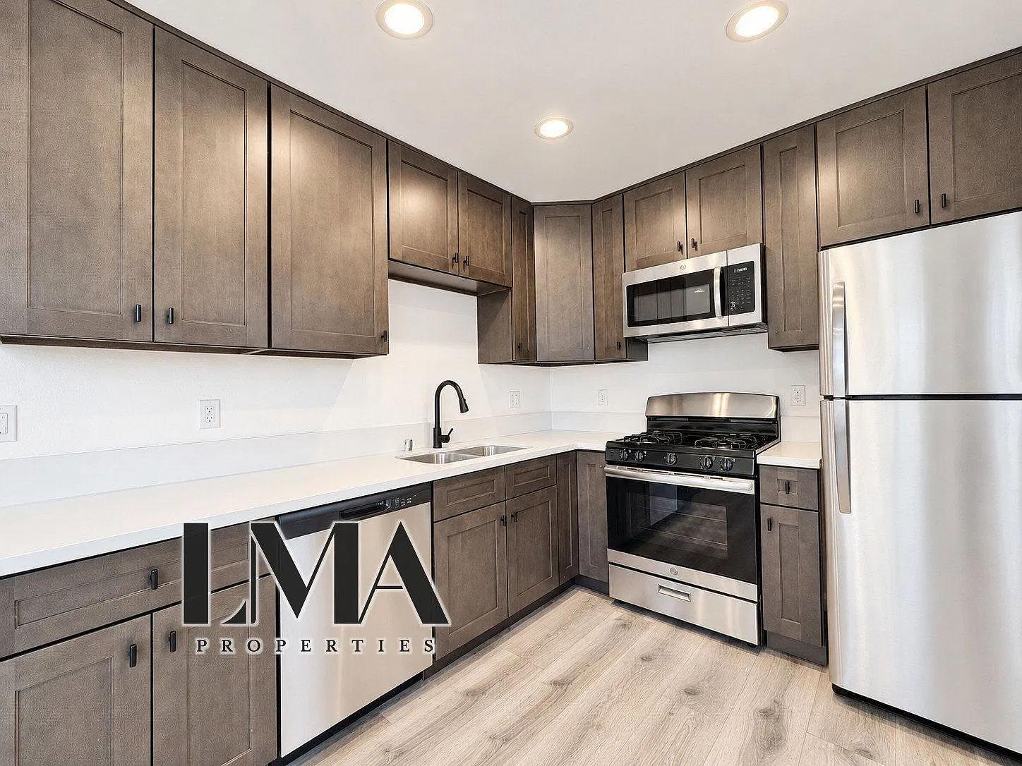 3 bed, 2.0 bath, 1100 sqft, $3,500 — Photo 2