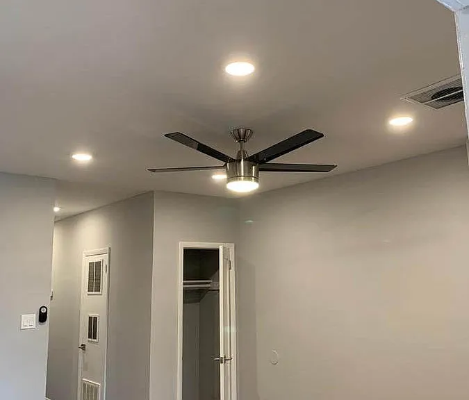 406 W Walnut Ln #3 — Photo 4
