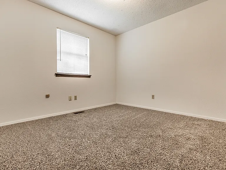 9910 Keisa Cir — Photo 14