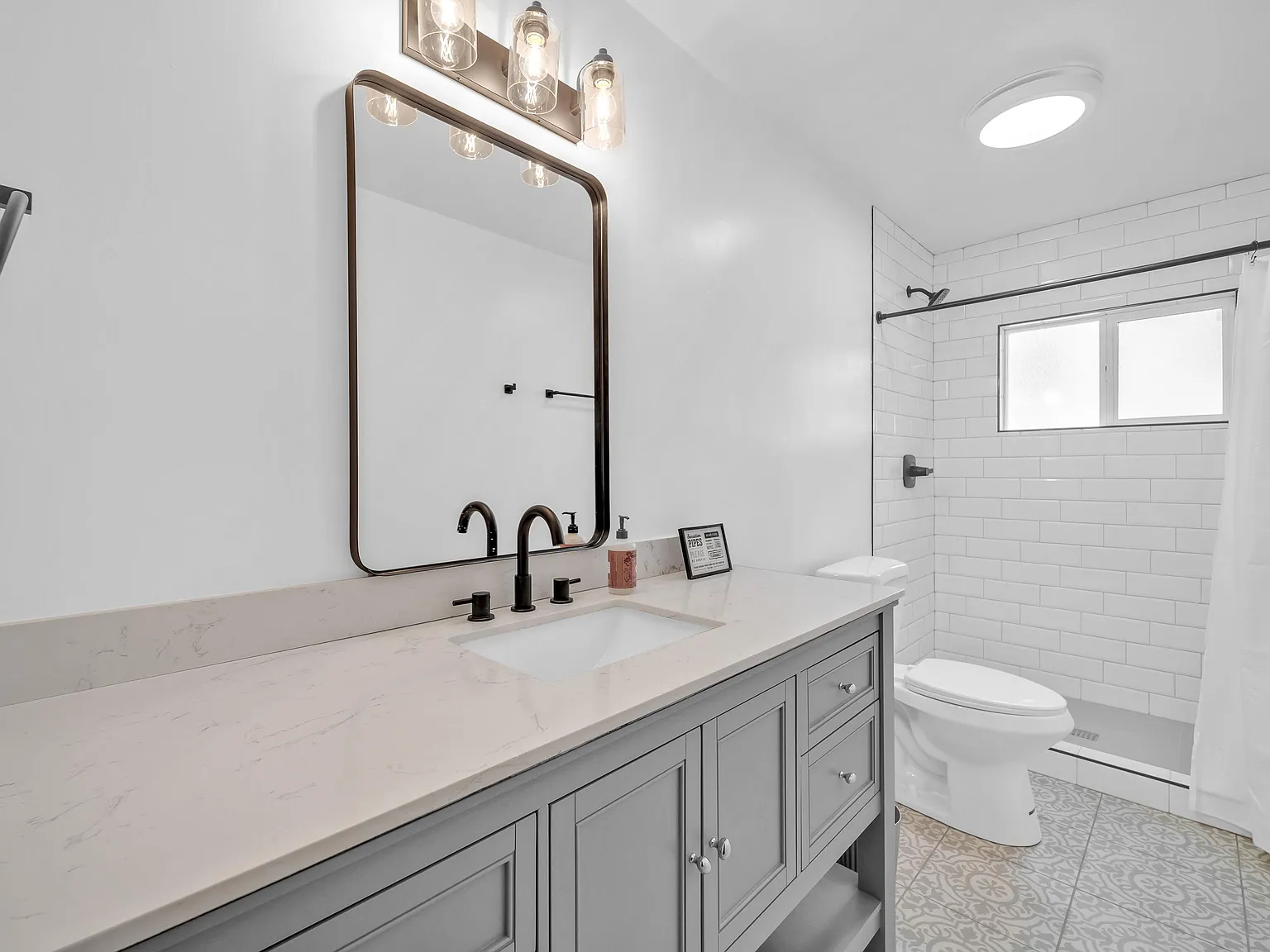 4 bed, 2.0 bath, 1131 sqft, $797 — Photo 2