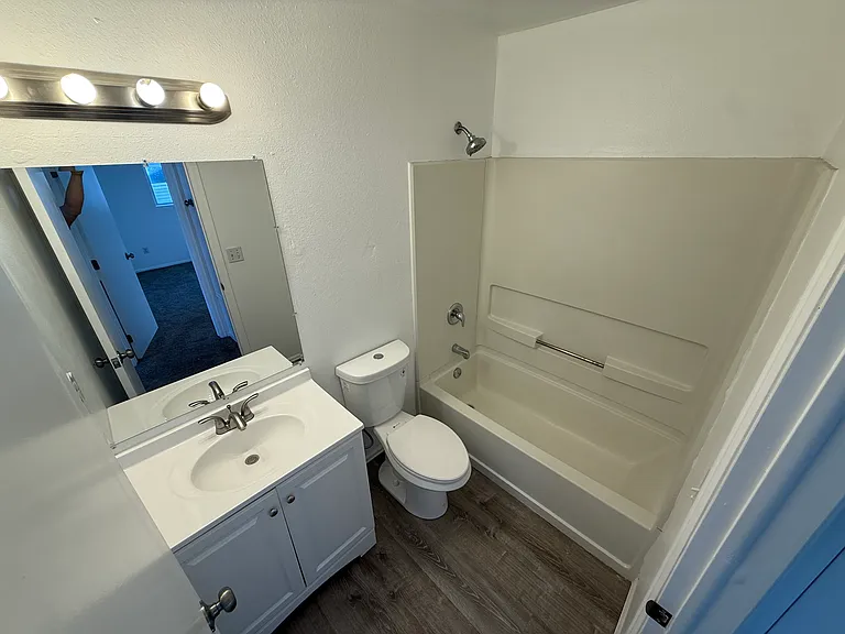 565 Redcliff Cir #575-204 — Photo 8