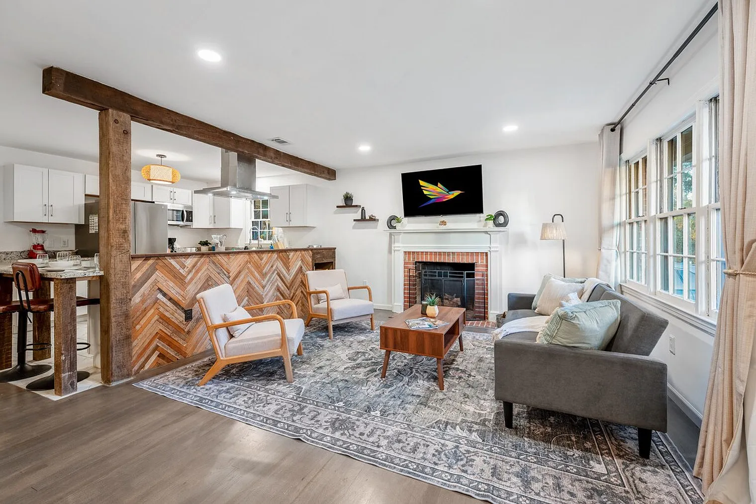 3 bed, 1.0 bath, $3,885 — Photo 3
