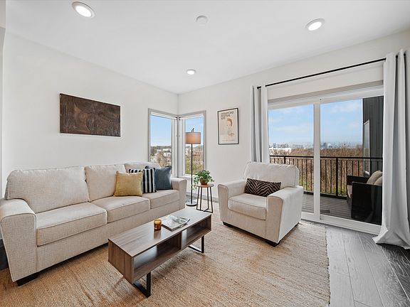 3rd image of 400 Herron Dr #106