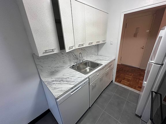 5th image of 67-38 190th Ln APT 3C