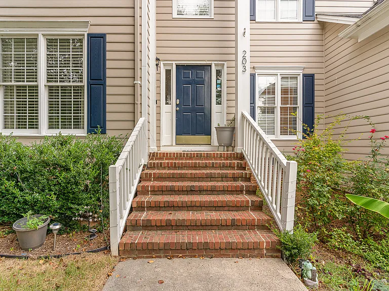 203 Brook Creek Dr — Photo 25
