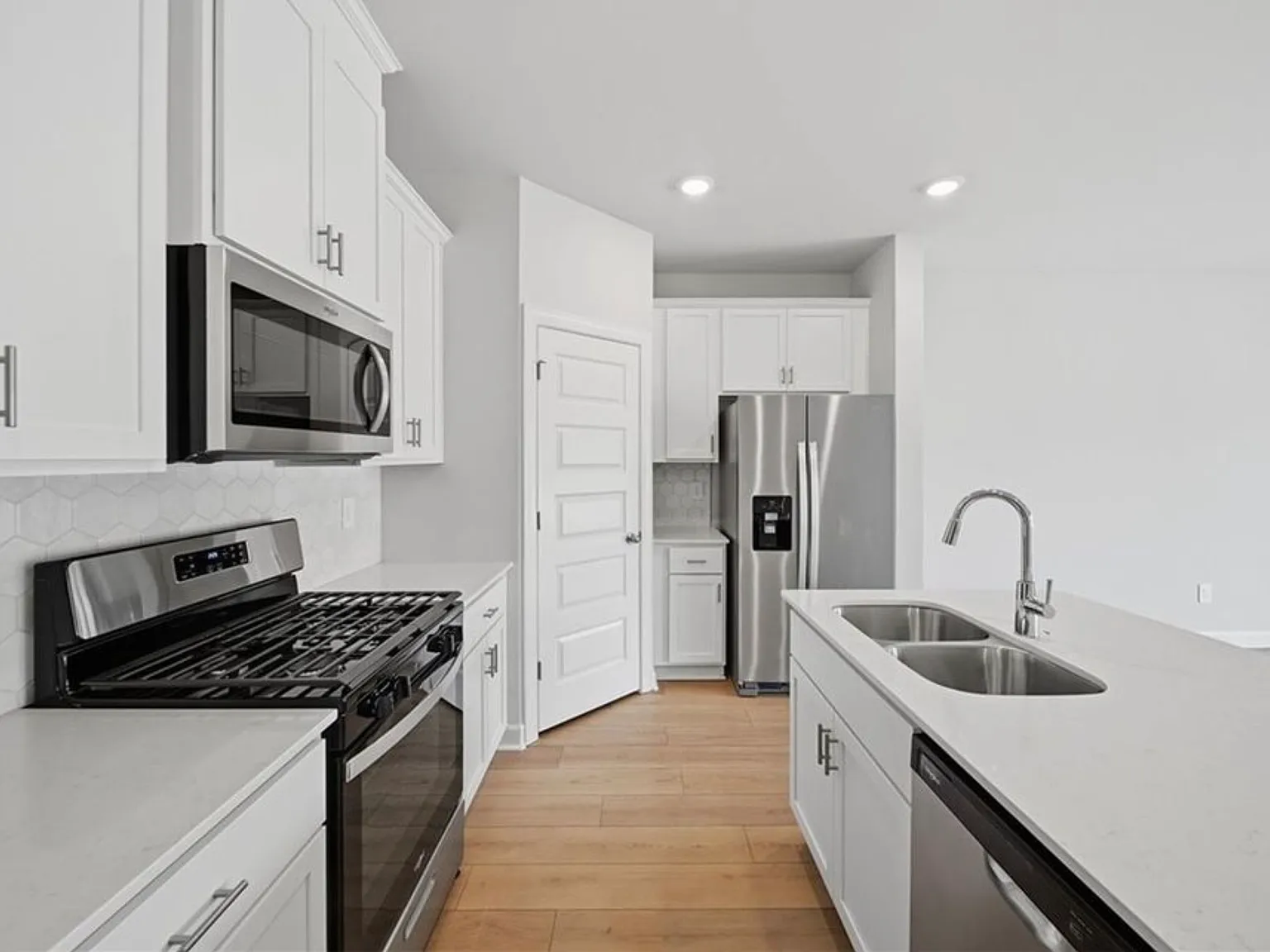 3 bed, 2.5 bath, 1550 sqft, $1,850 — Photo 4