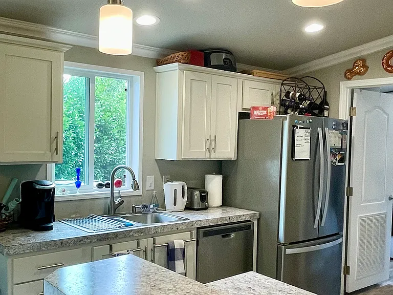 NE Shore Pl — Photo 8