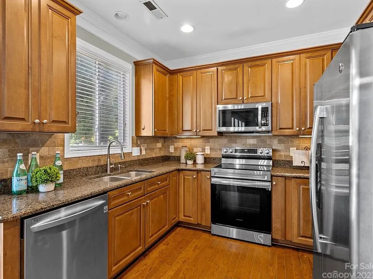 9925 Shellview Ln — Photo 4