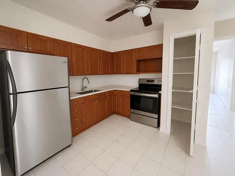 5725 NW 14th St — Photo 2
