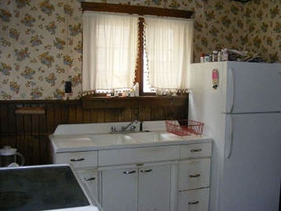 3rd image of 590 Pine St