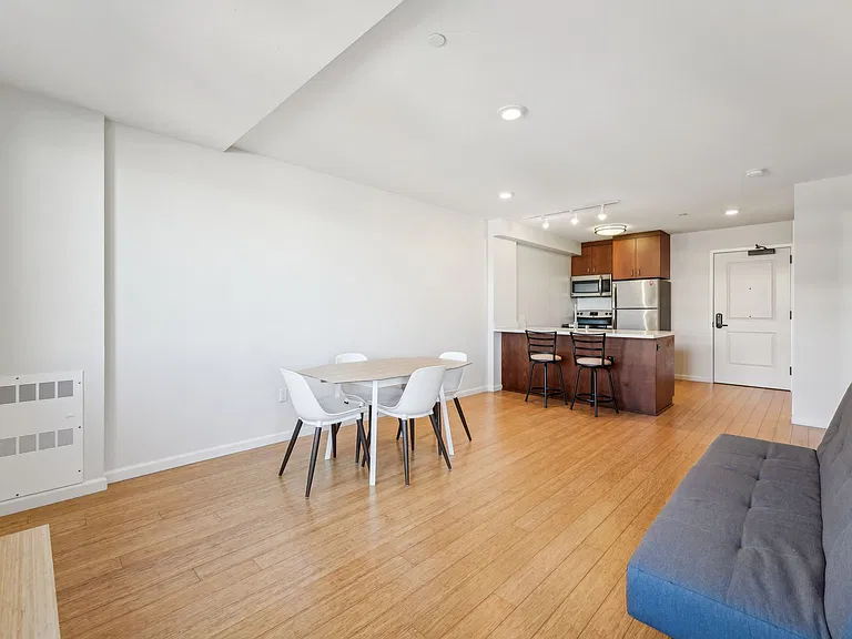 Addison Arts Apartments — Photo 122