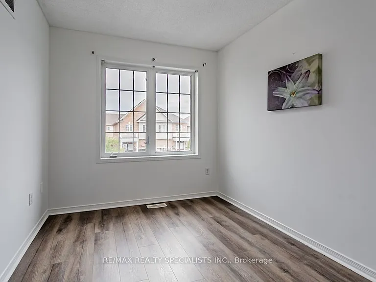 16 Evanwood Cres — Photo 18