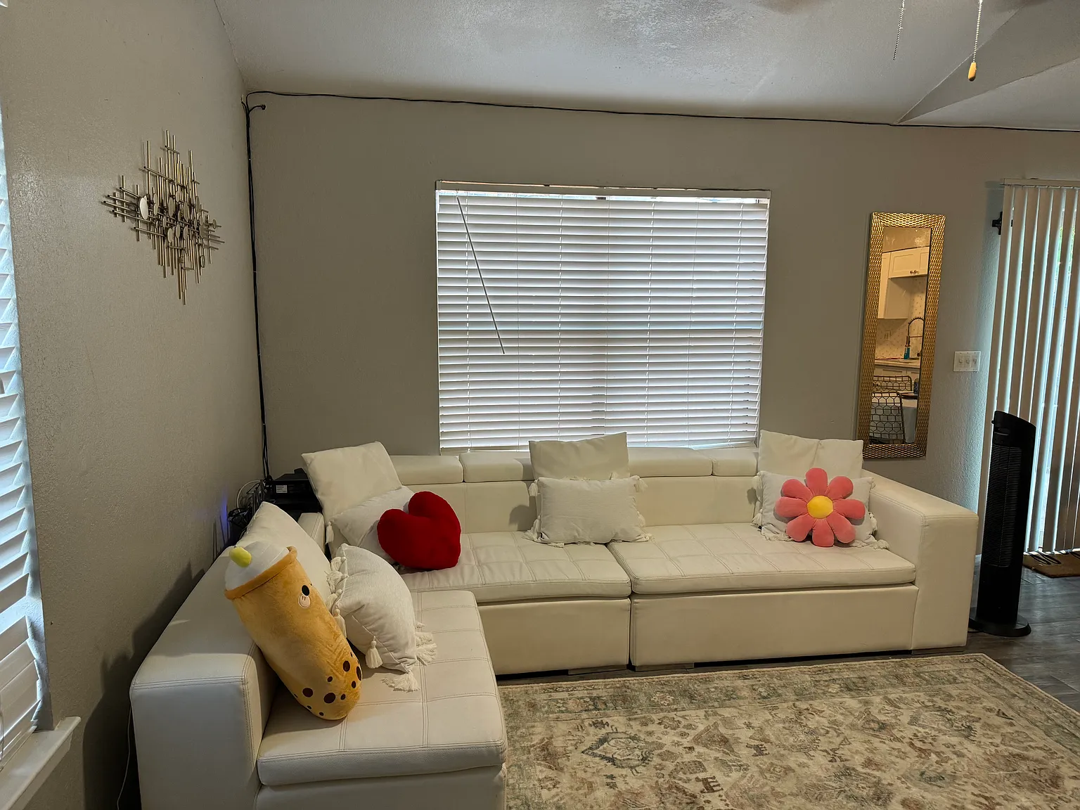3 bed, 1200 sqft, $2,000 — Photo 2