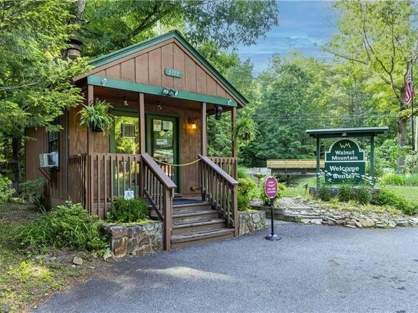 310 Dogwood Ter, Ellijay, GA 30536