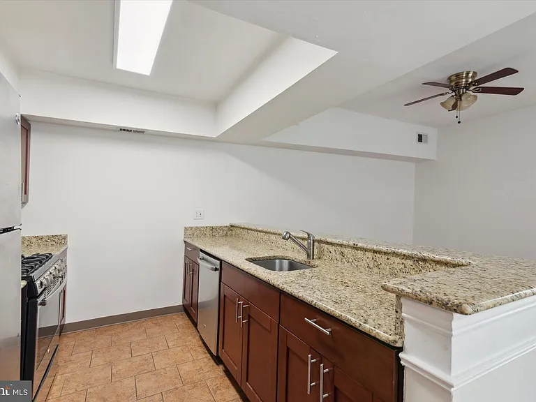 1604 Wallace St #102 — Photo 7