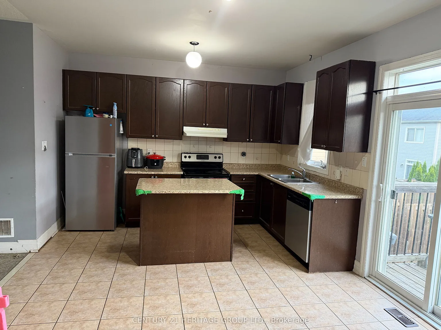 4 bed, $2,950 — Photo 1