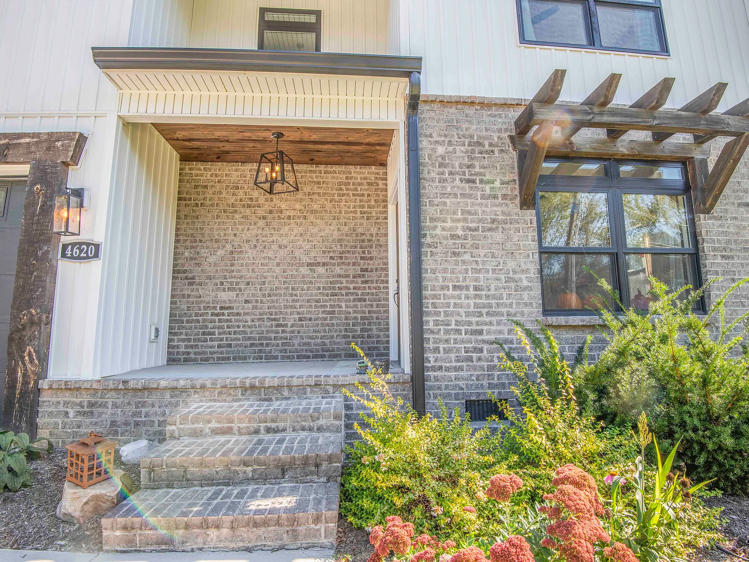 3 bed, 2.5 bath, 1840 sqft, $2,700 — Photo 3