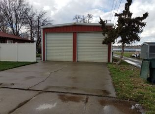 307 N 16th Ave, Forsyth, MT 59327