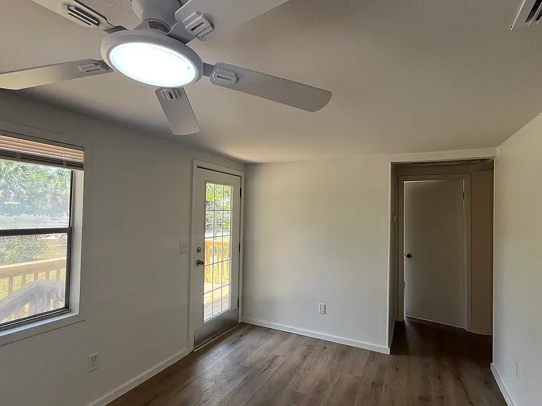 148 Willis Rd — Photo 10