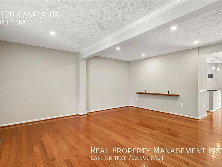 1120 Casper Dr — Photo 5