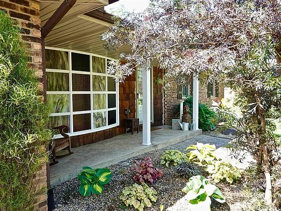 2nd image of 9609 S Greenway Dr