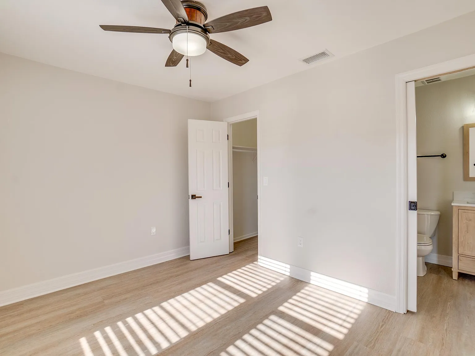 2 bed, 1075 sqft, $2,400 — Photo 4