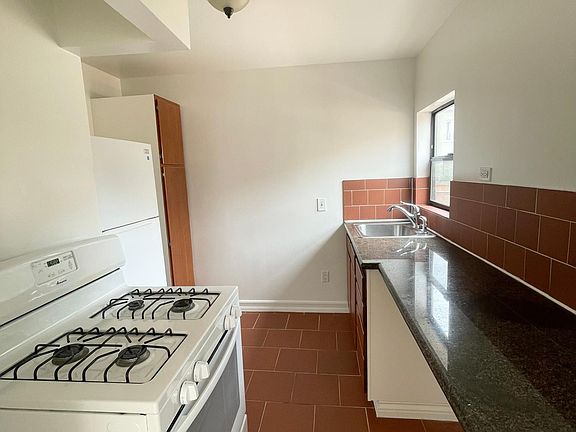 2nd image of 6000 Lexington Ave #6004.5