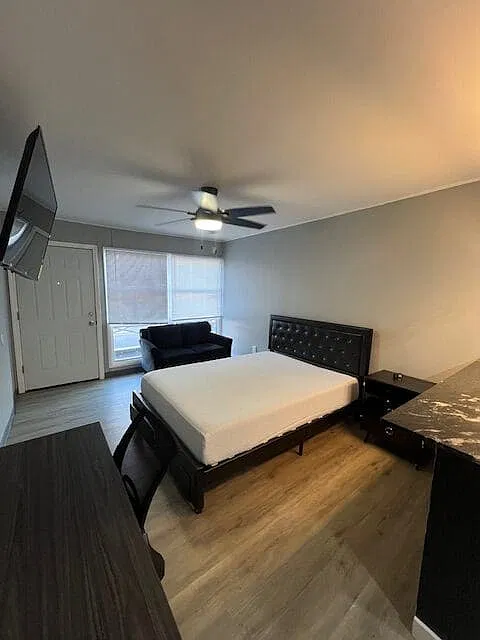 401 Smith St - C1 — Photo 4