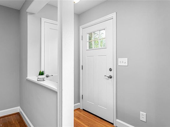 4th image of 735 Crescent Dr