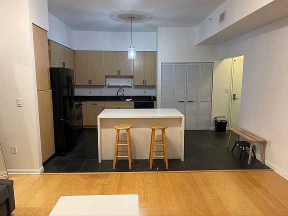 4th image of 488 E Ocean Blvd Unit 1012