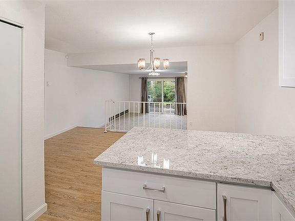 5th image of 13605 NE 8th St #101
