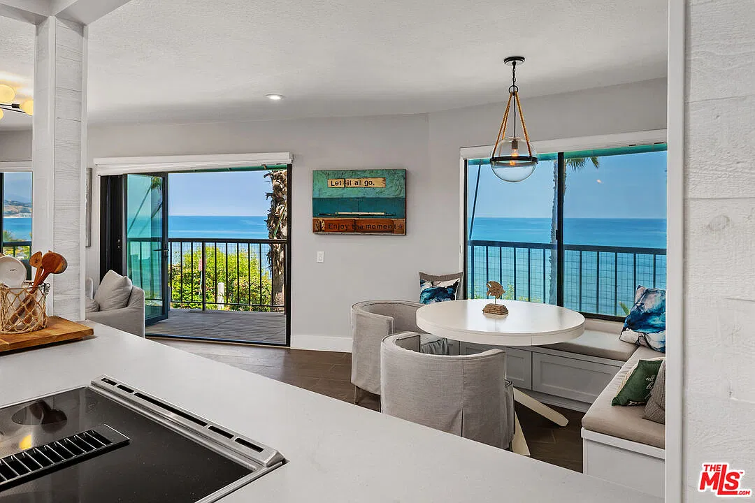 1 bed, 1.0 bath, 701 sqft, $6,250 — Photo 2