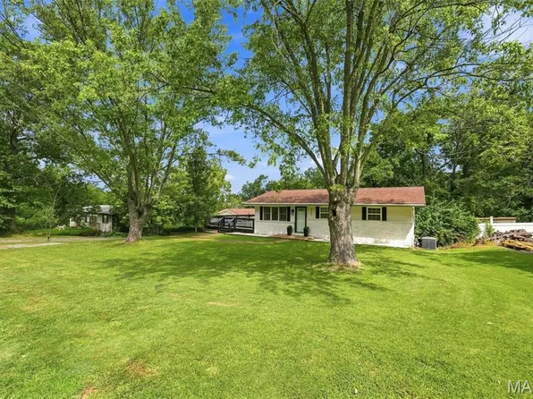 3051 Nettie Dr, Saint Louis, MO 63129