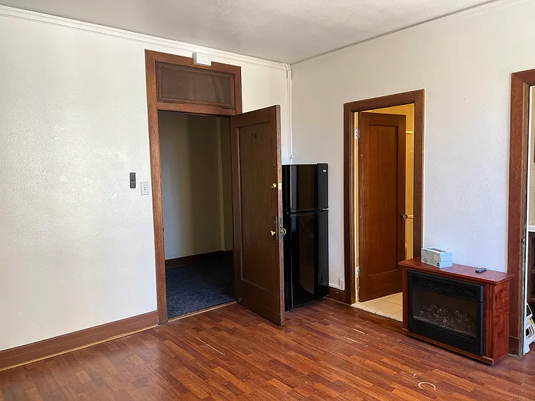 315 W 3rd St #4A — Photo 7