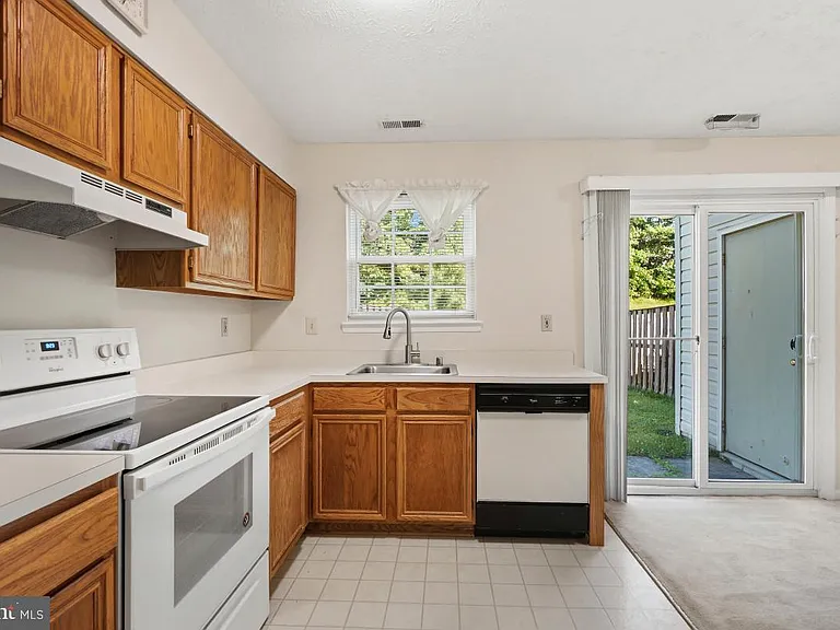 2 Chelmsford Ct — Photo 14