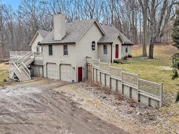 3855 E Pineview Dr, Dexter, MI 48130