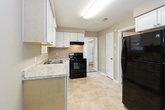Hudson Homes Management - Kitchen