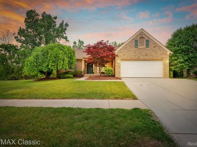 995 Wildwood Ln, Canton, MI, 48188