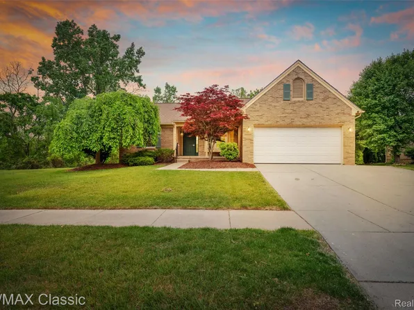 995 Wildwood Ln, Canton, MI 48188