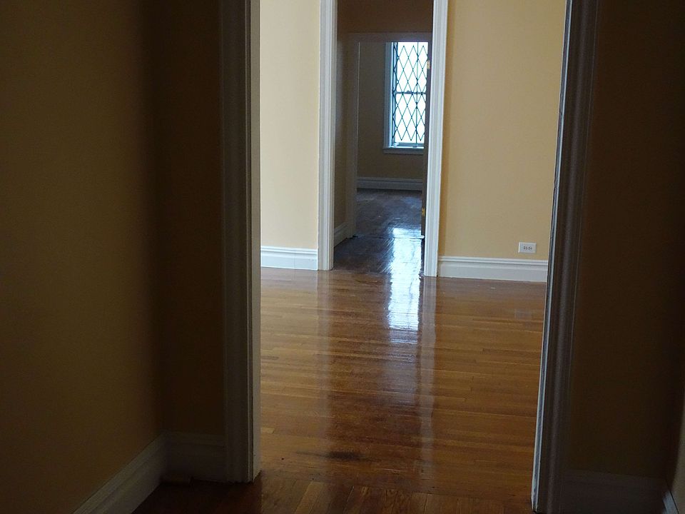 2nd image of 2033 Valentine Ave APT 31A